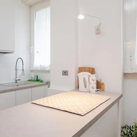 Cozy Apartment Near Milano Centrale - 4 Guests Exterior photo